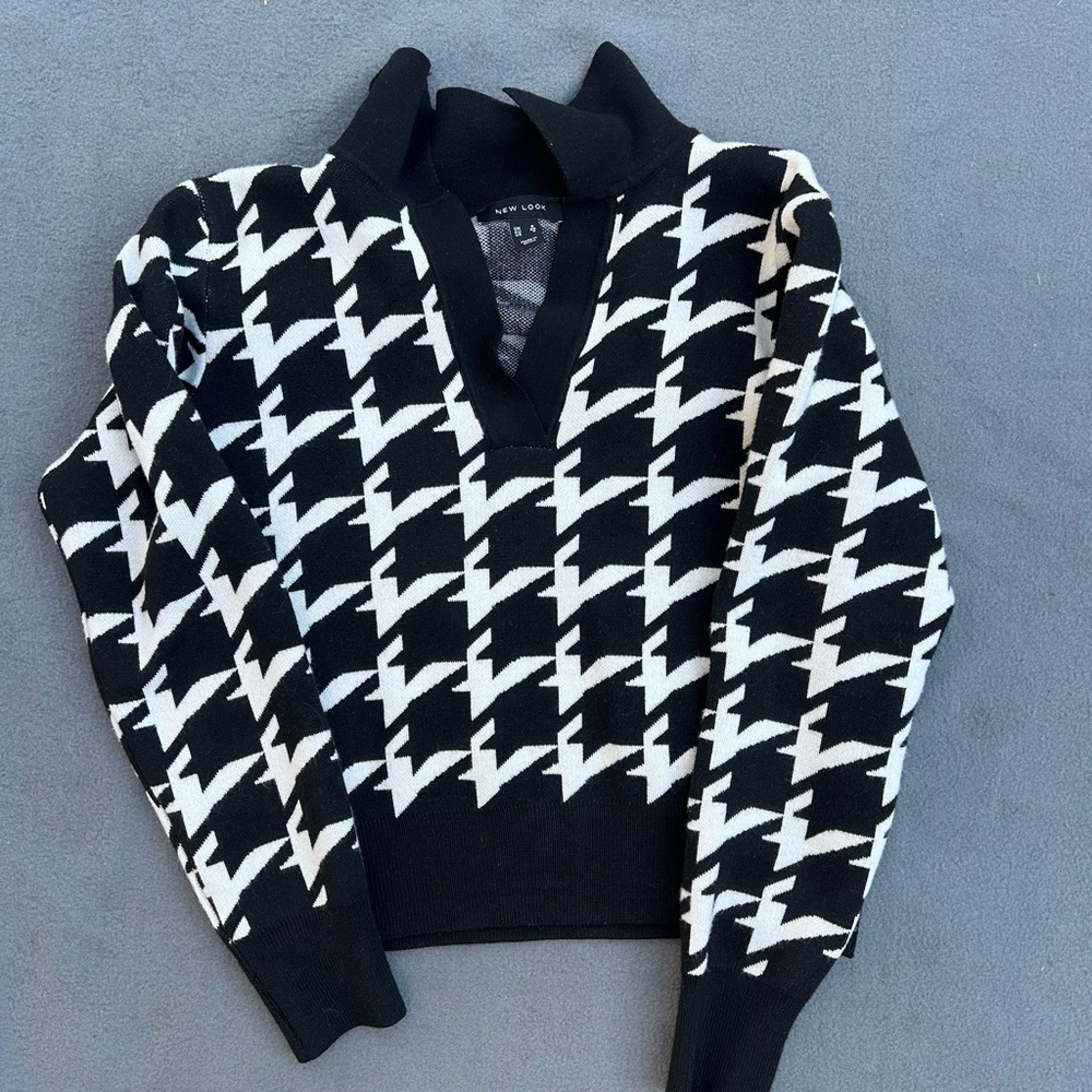 New Look Black and White V-Neck Sweater